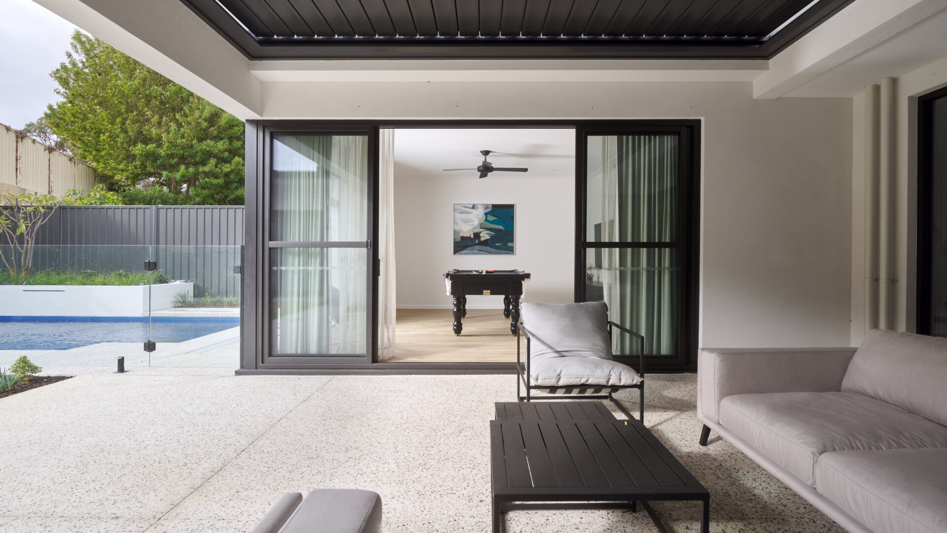 Kalari Haus: luxury contemporary home Perth - Alfresco