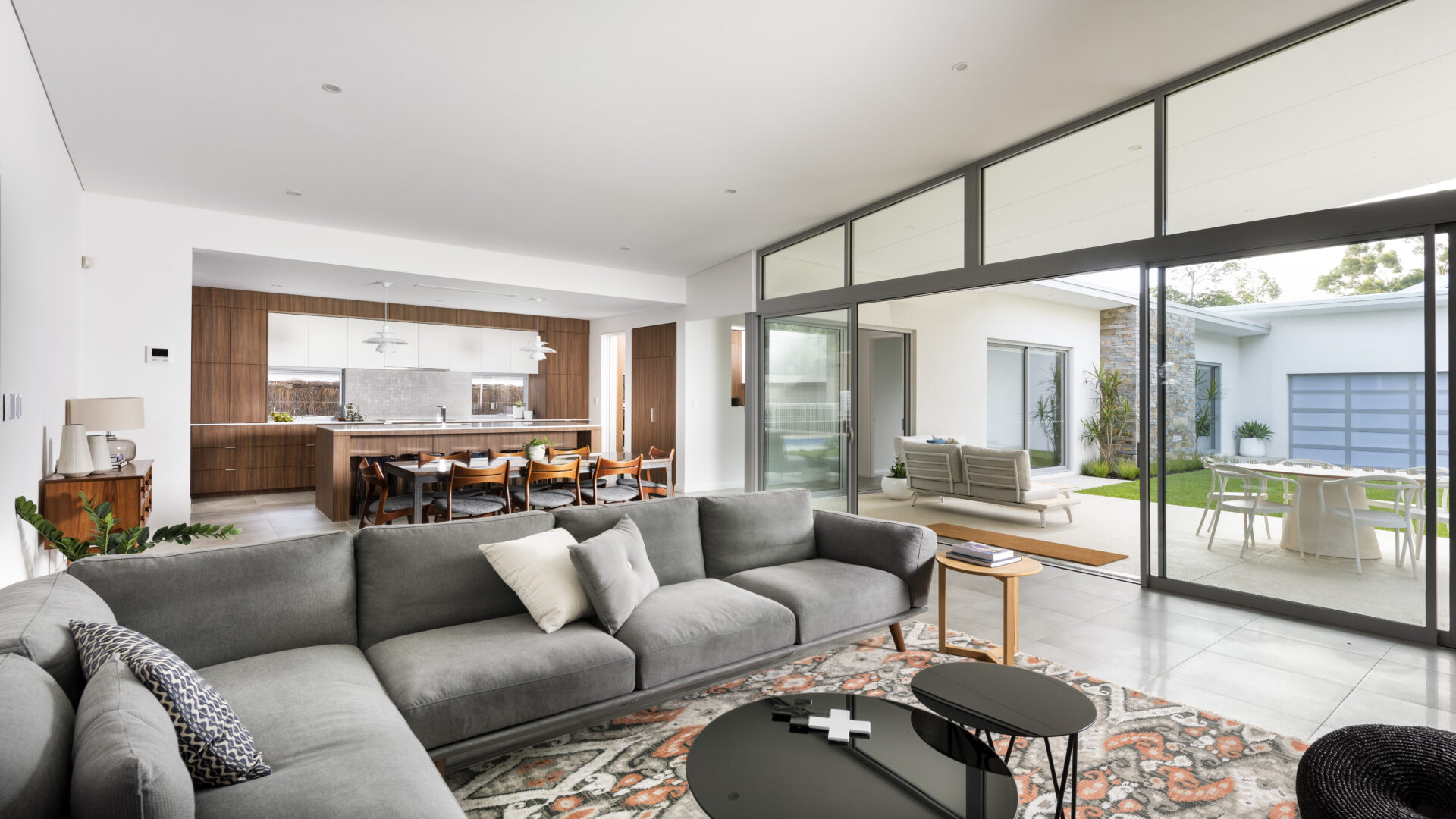 MCM: Luxury mid-century modern Home Perth - living room
