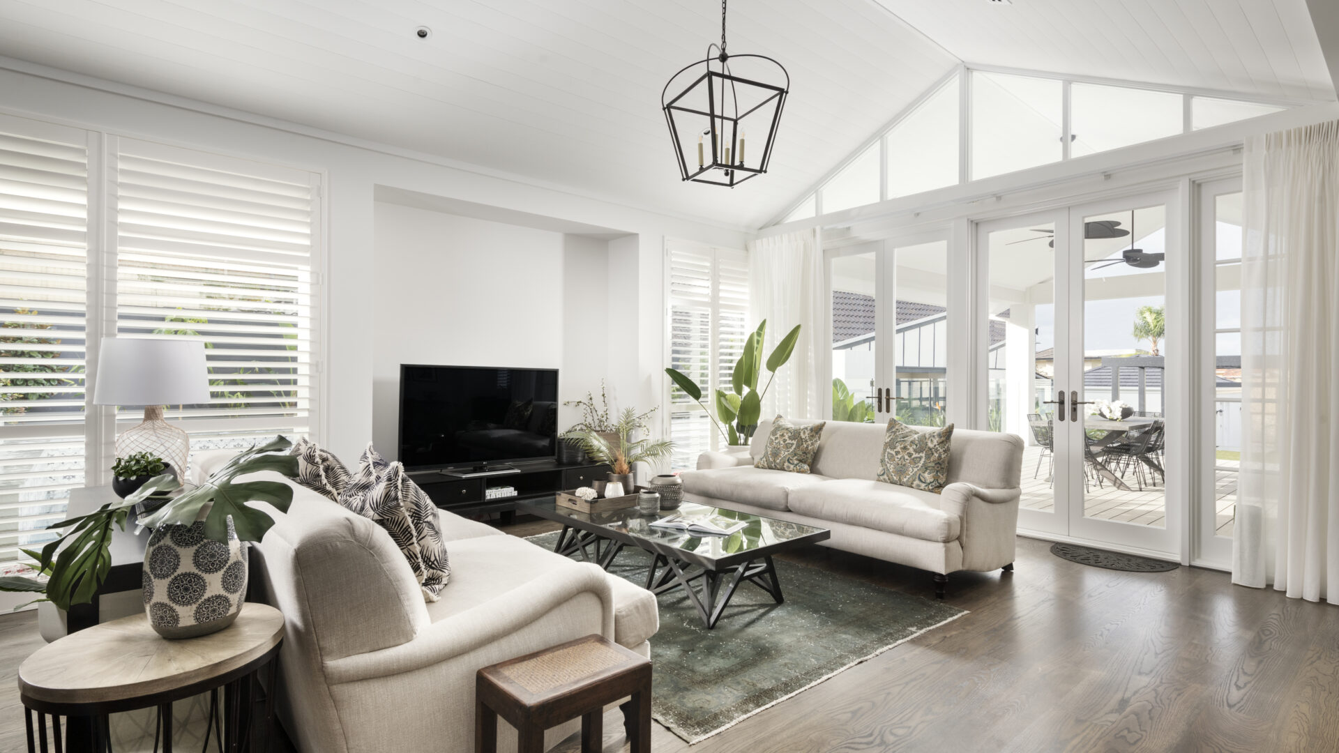 Whitsunday: Coastal Plantation style - living room