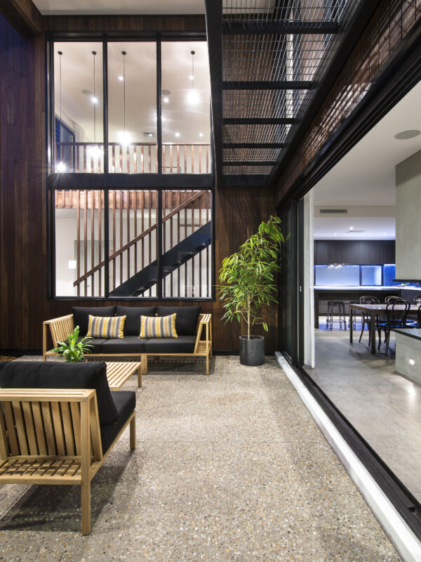 Warehaus: Industrial style home - alfresco