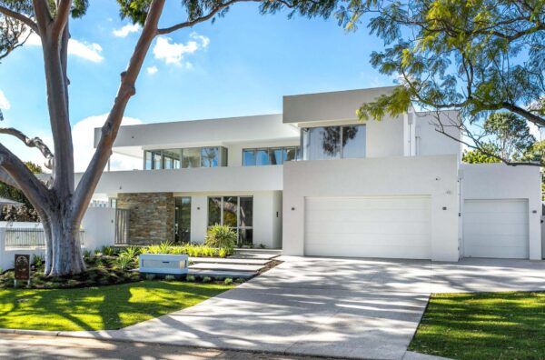 The Modernist contemporary home design is inspired by mid-century modern and modernist architectural styles. The luxury custom home design features striking use of strong horizontal lines and a mix of materials to portray a sense of floating and grandeur. Built by luxury home builder, Oswald Homes.